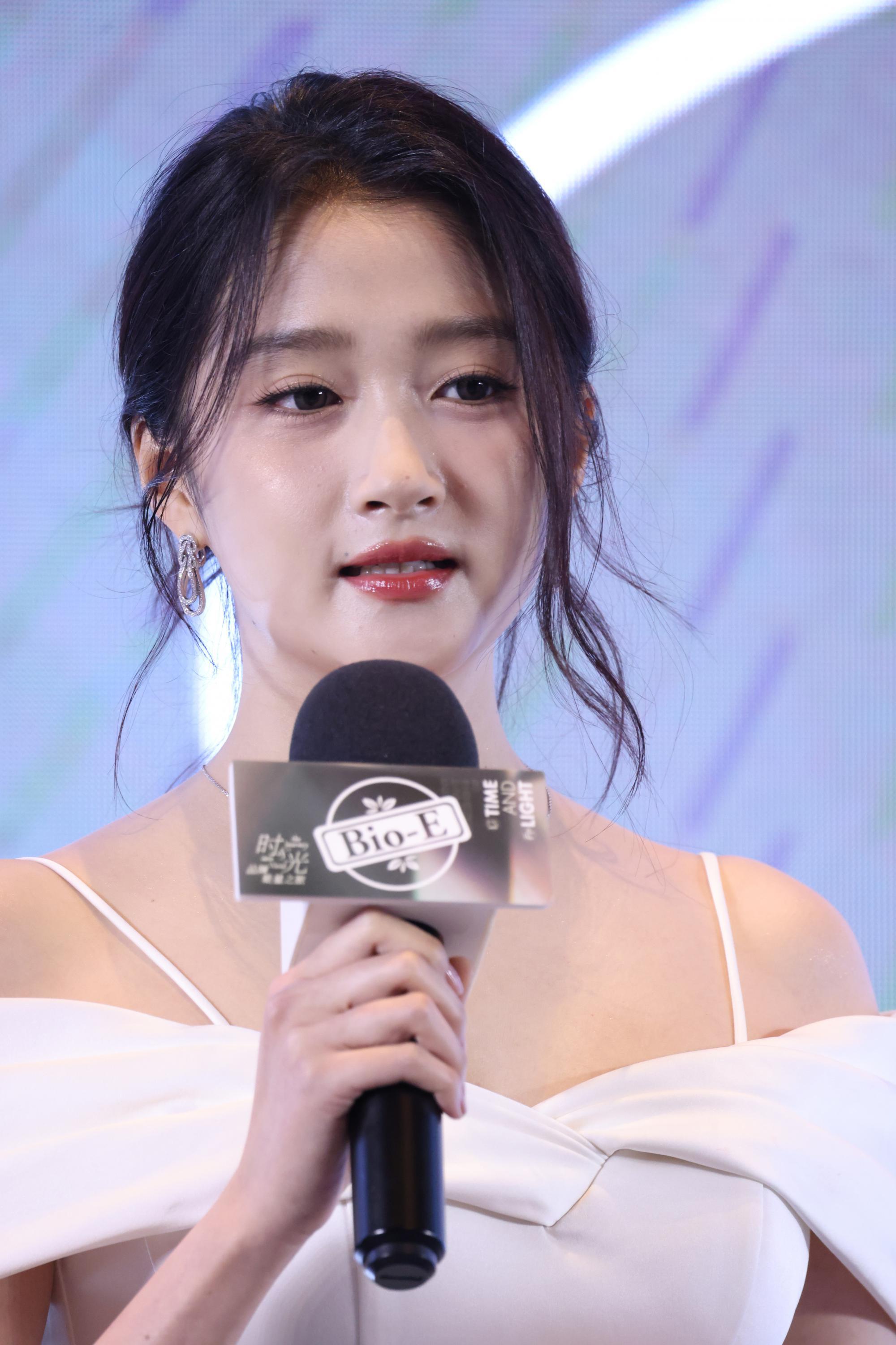 关晓彤现场头部正面生图照[12]